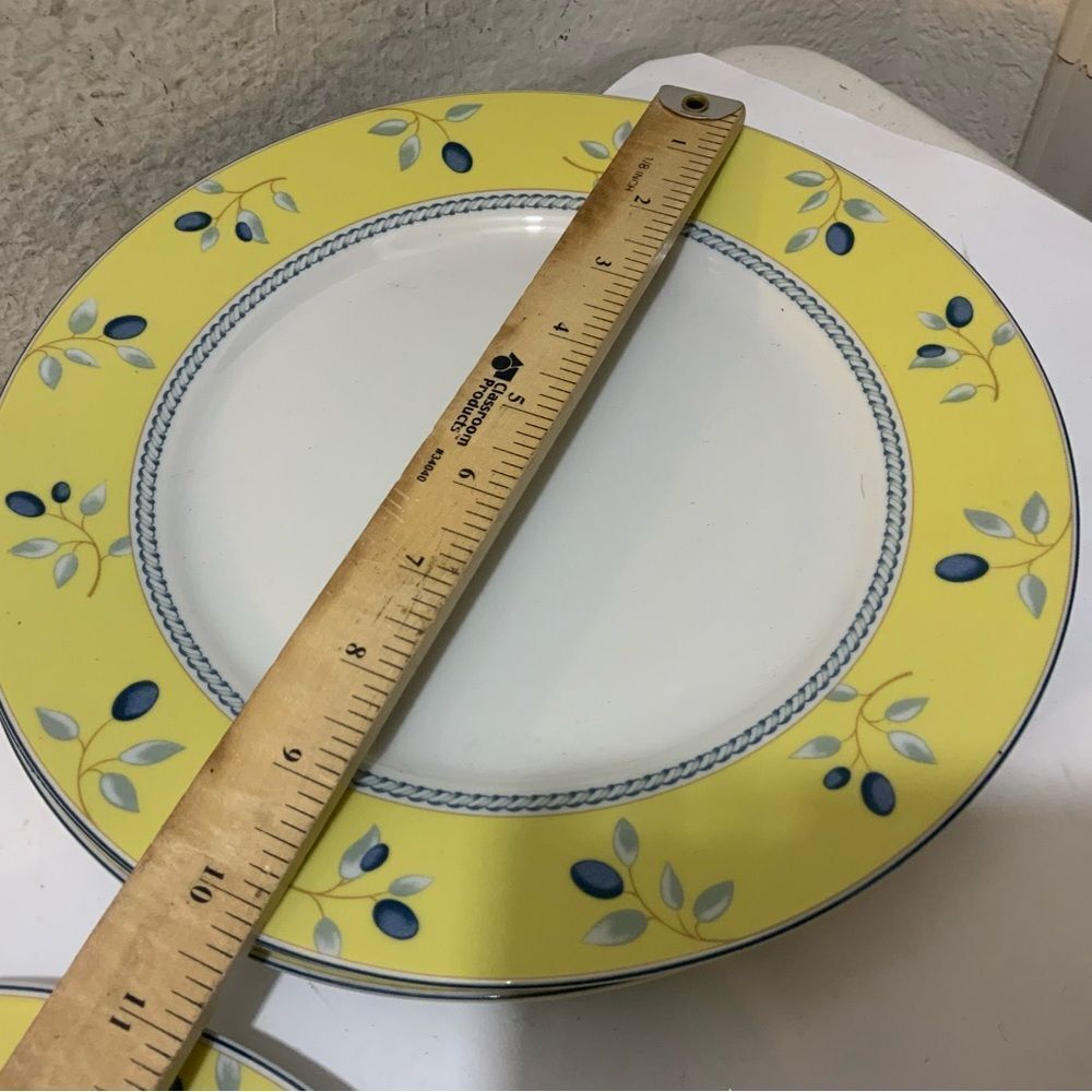 Set of 4 Royal Doulton blueberry 10.25" Dinner Plates - Picture 6 of 6